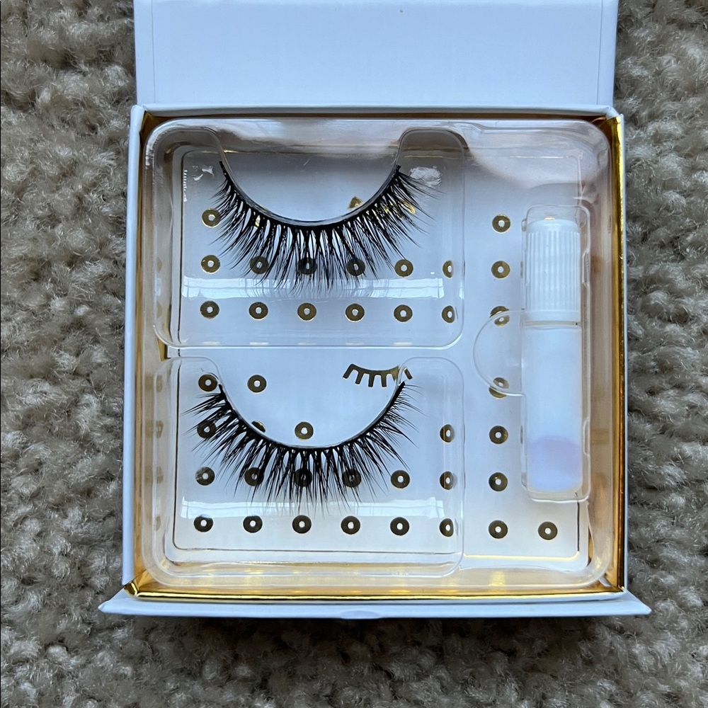 Lashes Lot - Picture 6 of 6